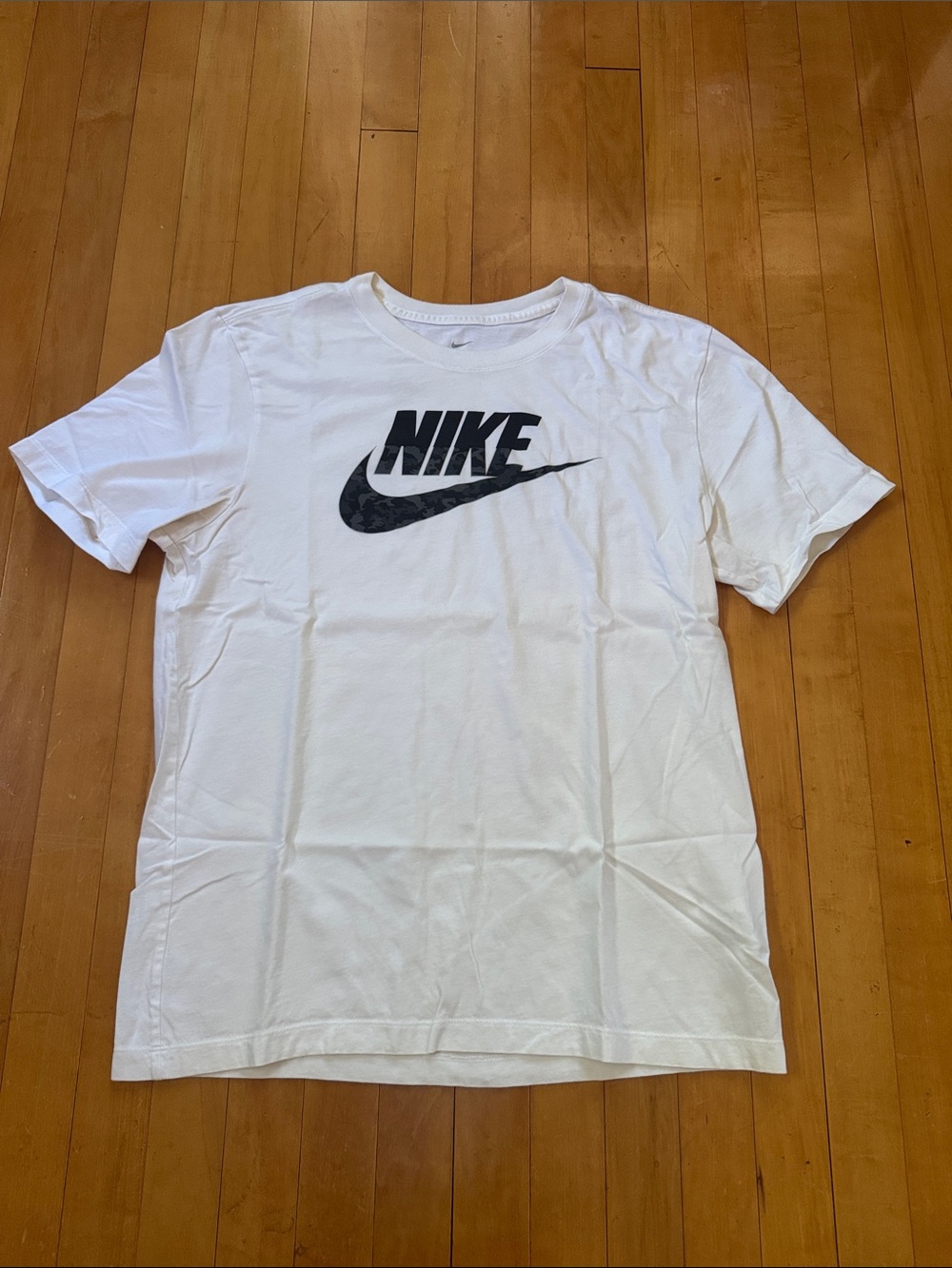 Nike White Short Sleeve Tee Black Camo Logo men’s L